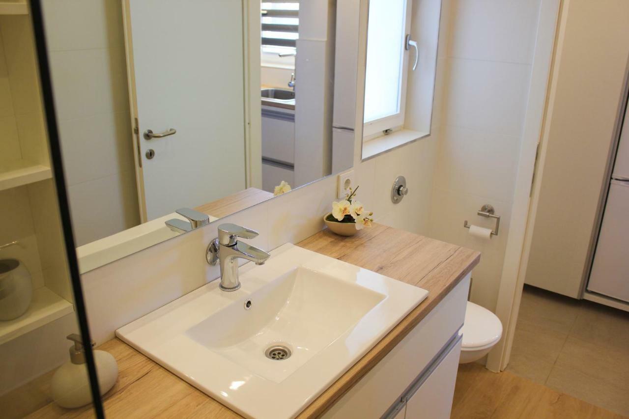 Holiday Home Liberta Krnica Exterior foto